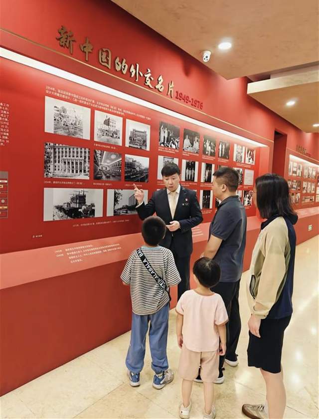 韩国某漫画抹黑北京饭店：黄冈小学生打抱不平受邀入住北京彩神饭店(图4)