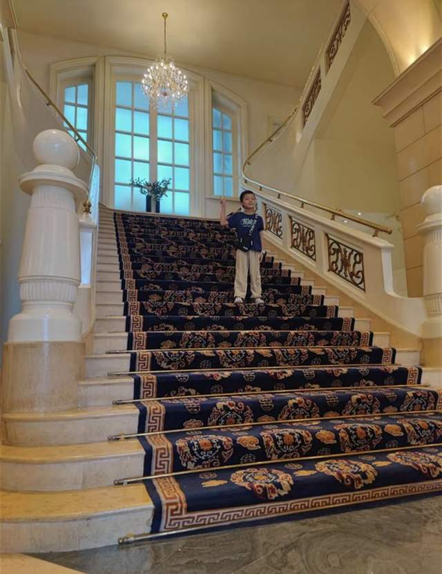 韩国某漫画抹黑北京饭店：黄冈小学生打抱不平受邀入住北京彩神饭店(图5)