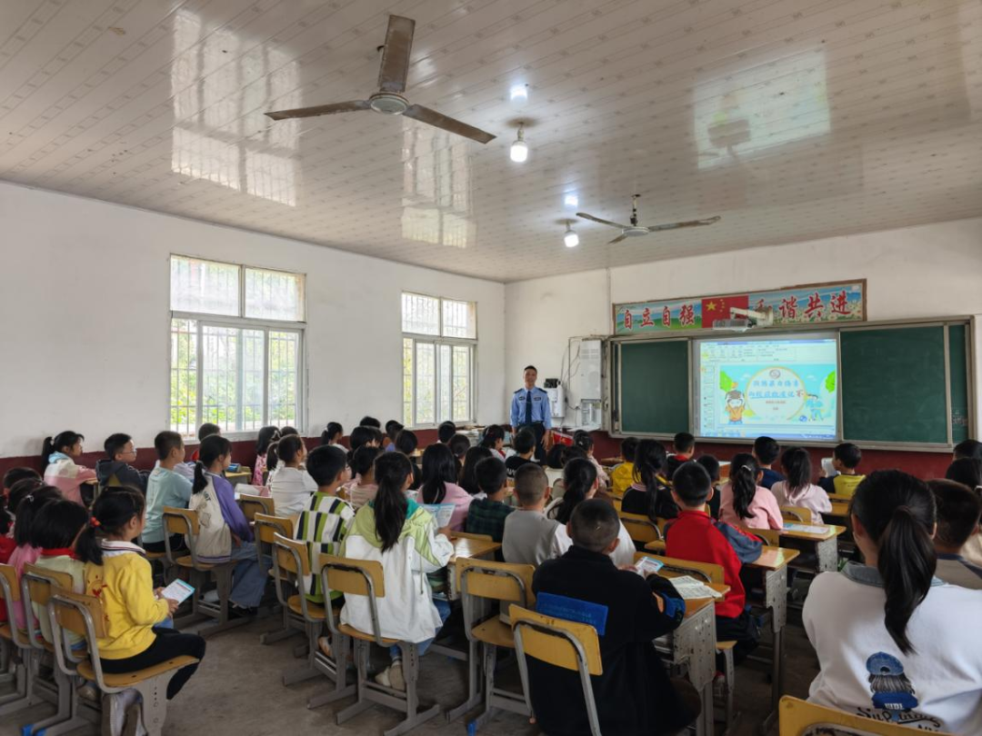 护航未成年人健康成长 娄底市娄星区法院开展“送法进校园”系列活动