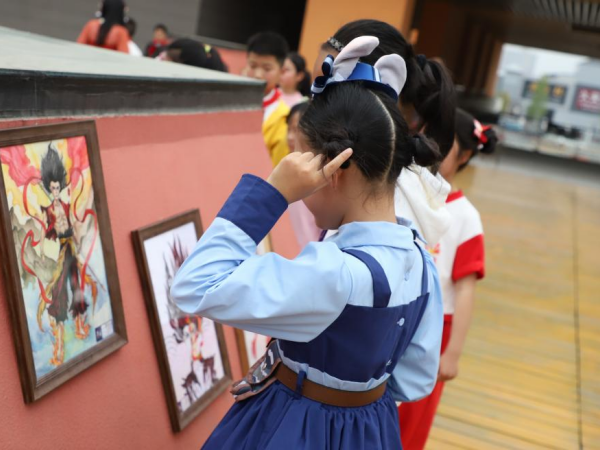从画纸跃入现实：如东友谊路小学漫画展打造春日艺术盛宴(图2)