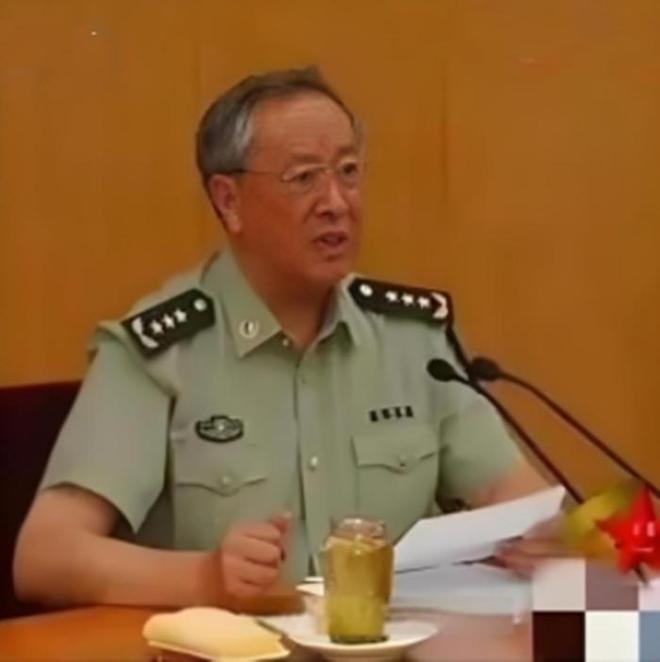 非常意外2009年开会时所用的茶杯是一个吃完的罐头瓶子(图2)