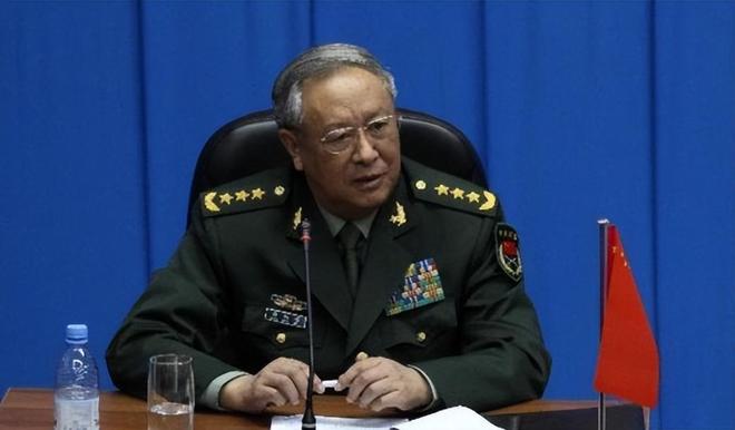 非常意外2009年开会时所用的茶杯是一个吃完的罐头瓶子(图25)