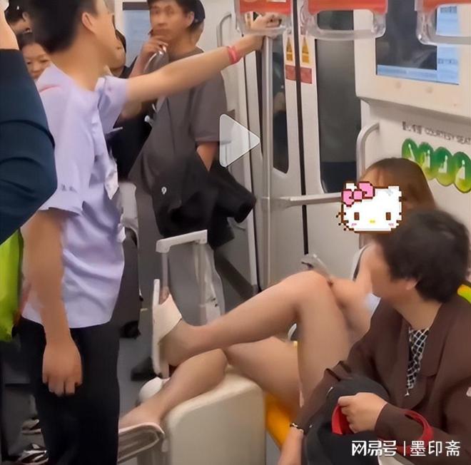 地铁争吵后续：女子猛踹男子裆部男的始终全程不敢还手(图9)