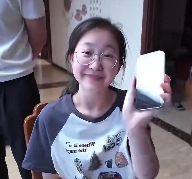 女生收到姐夫送的“考完三件套”眼睛都直了网友：开了个坏头(图2)